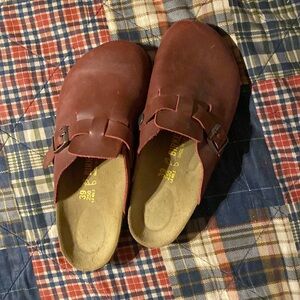 Size 39. Is size 8.5-9. Birkenstock Amsterdam. Barely used